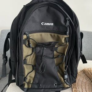 Canon 200EG Deluxe Camera Backpack Hiking Bag Olive Black Dividers Photographers